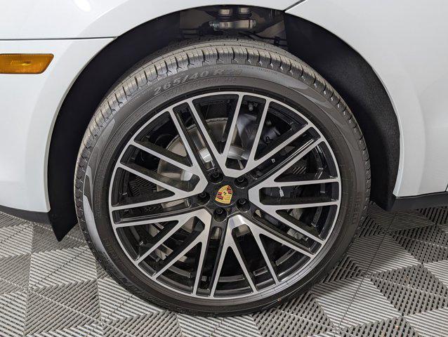 Photo of 2025 Carrara White Metallic Porsche Macan