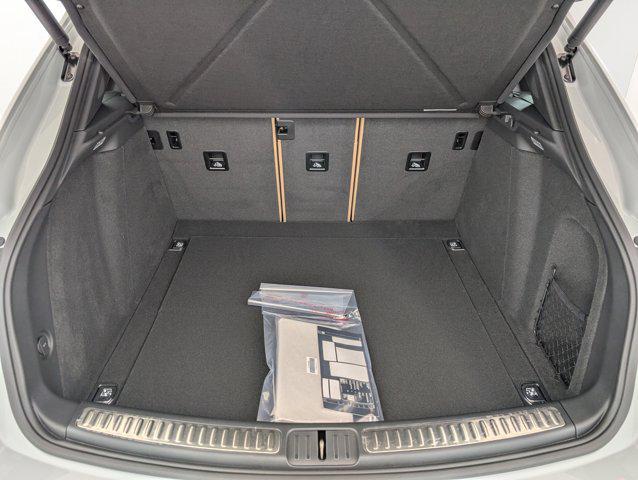 Photo of 2025 Carrara White Metallic Porsche Macan