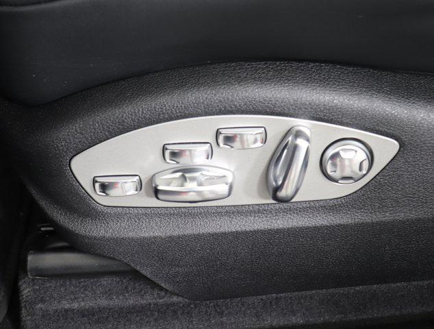 Photo of 2025 Black Porsche Macan