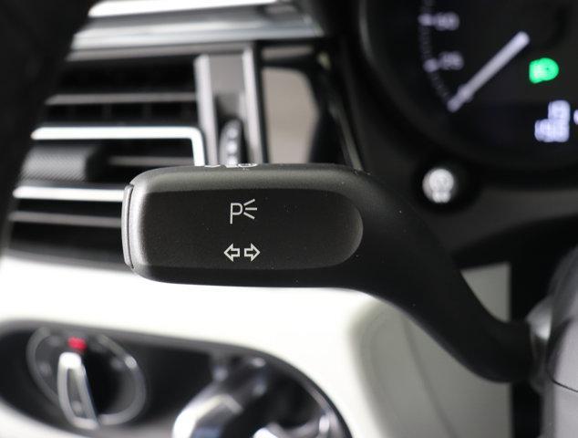 Photo of 2025 Carrara White Metallic Porsche Macan