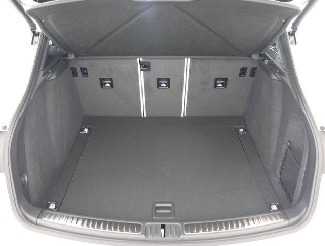Photo of 2025 Carrara White Metallic Porsche Macan