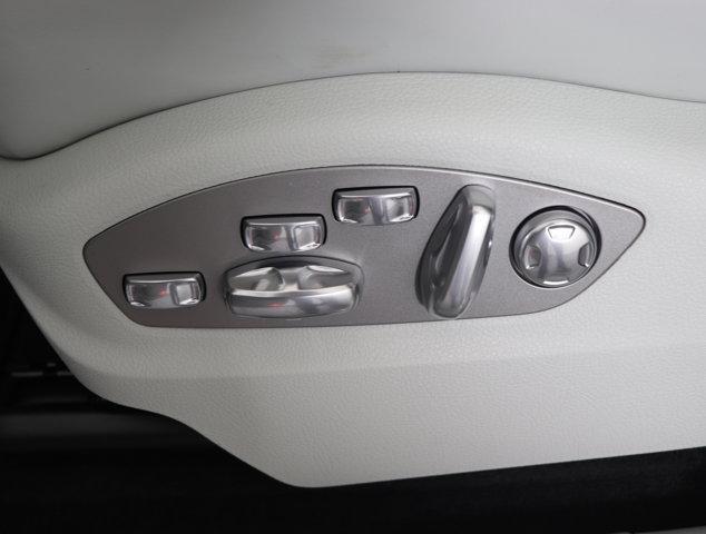 Photo of 2025 Carrara White Metallic Porsche Macan