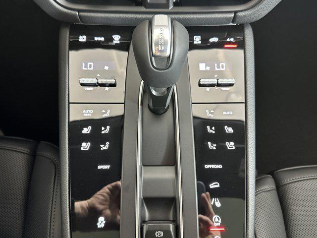 Photo of 2025 Dolomite Silver Metallic Porsche Macan