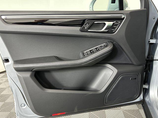 Photo of 2025 Dolomite Silver Metallic Porsche Macan