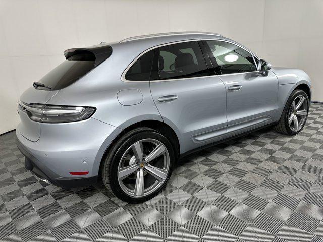 Photo of 2025 Dolomite Silver Metallic Porsche Macan