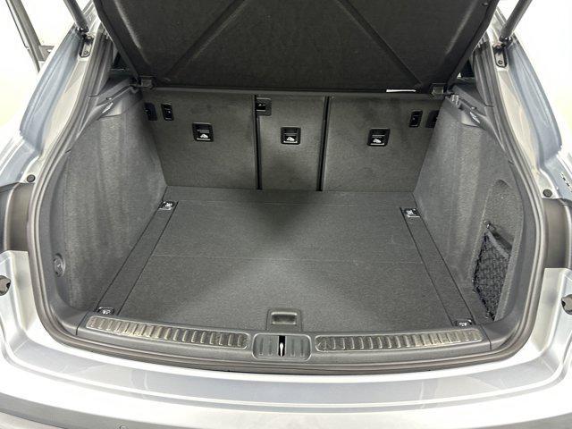Photo of 2025 Dolomite Silver Metallic Porsche Macan