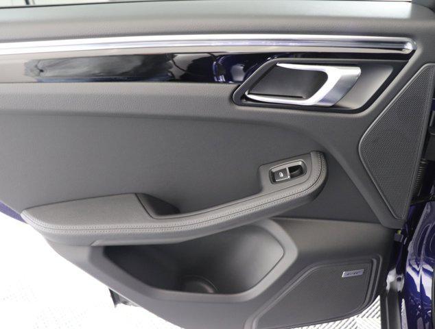 Photo of 2025 Gentian Blue Metallic Porsche Macan