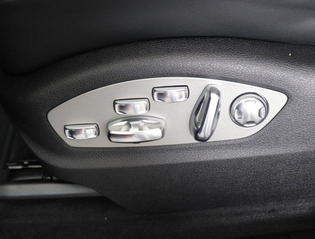 Photo of 2025 Gentian Blue Metallic Porsche Macan