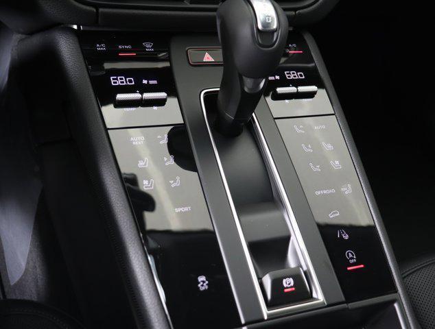 Photo of 2025 Gentian Blue Metallic Porsche Macan