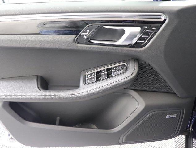 Photo of 2025 Gentian Blue Metallic Porsche Macan