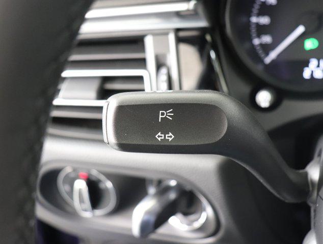 Photo of 2025 Gentian Blue Metallic Porsche Macan