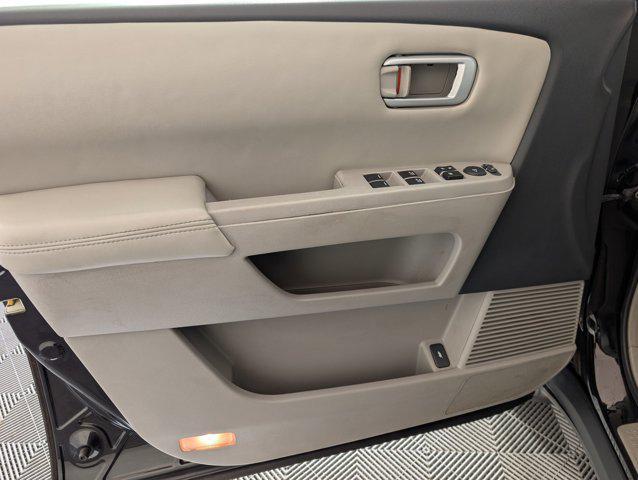 Photo of 2009 Formal Black Honda Pilot