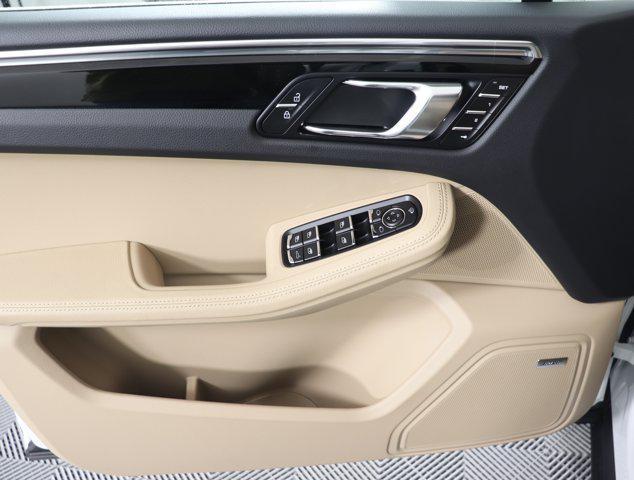 Photo of 2025 White Porsche Macan
