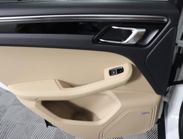 Photo of 2025 White Porsche Macan