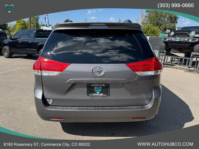 Photo of 2011 Predawn Gray Mica Toyota Sienna