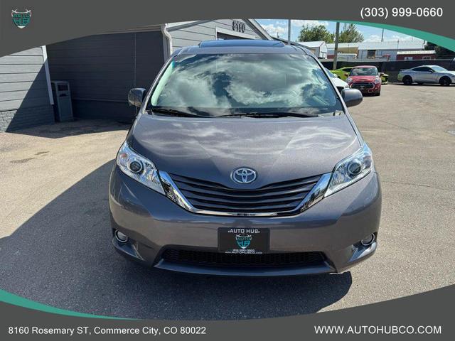 Photo of 2011 Predawn Gray Mica Toyota Sienna