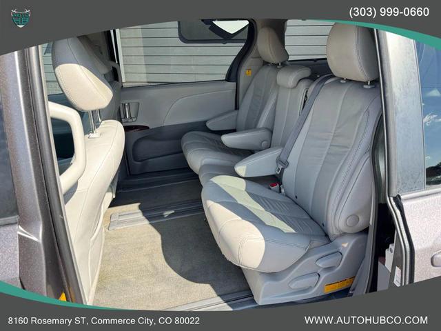 Photo of 2011 Predawn Gray Mica Toyota Sienna