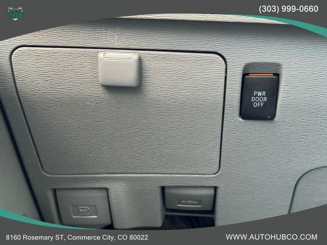 Photo of 2011 Predawn Gray Mica Toyota Sienna