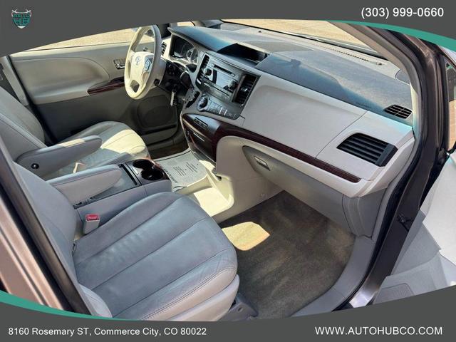 Photo of 2011 Predawn Gray Mica Toyota Sienna