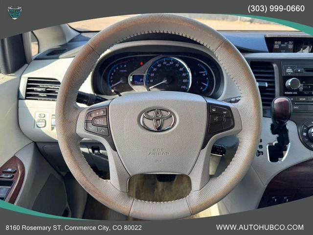 Photo of 2011 Predawn Gray Mica Toyota Sienna