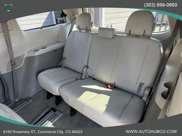 Photo of 2011 Predawn Gray Mica Toyota Sienna