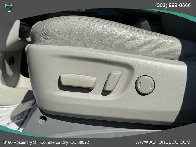 Photo of 2011 Predawn Gray Mica Toyota Sienna