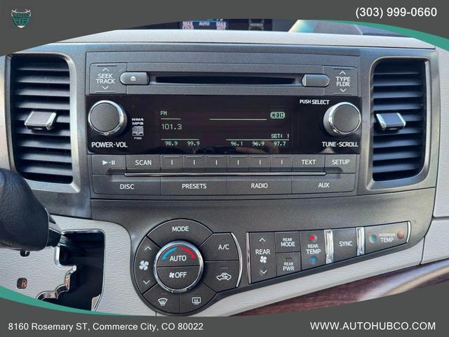 Photo of 2011 Predawn Gray Mica Toyota Sienna