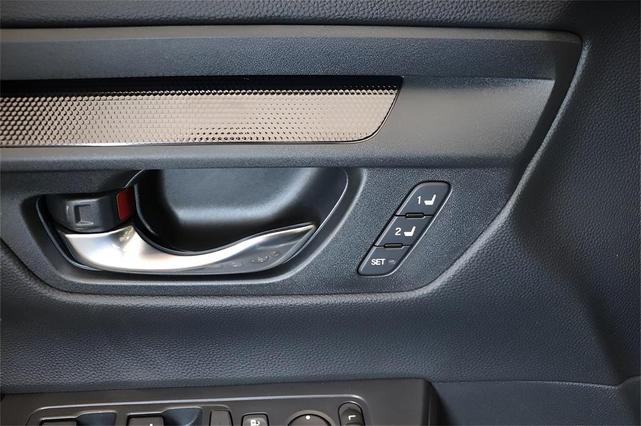 Photo of 2026 Platinum White Pearl Honda CR-V Hybrid
