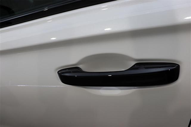 Photo of 2026 Platinum White Pearl Honda CR-V Hybrid