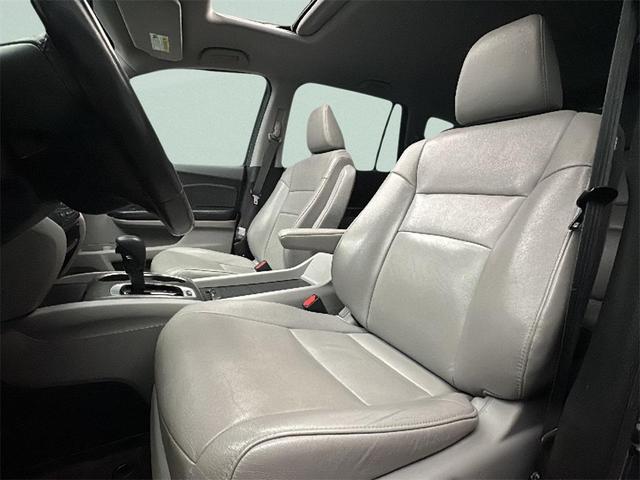 Photo of 2017 Modern Steel Metallic Honda Pilot