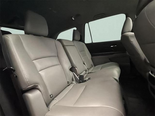 Photo of 2017 Modern Steel Metallic Honda Pilot