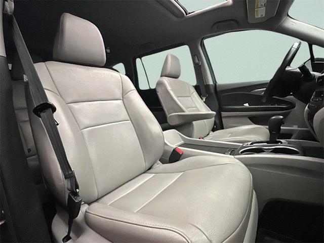 Photo of 2017 Modern Steel Metallic Honda Pilot