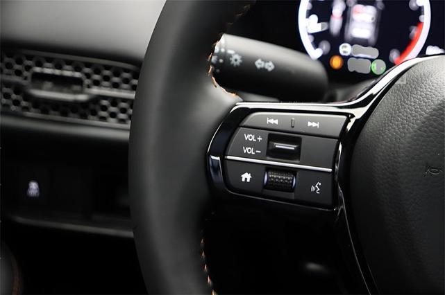 Photo of 2026 Platinum White Pearl Honda HR-V