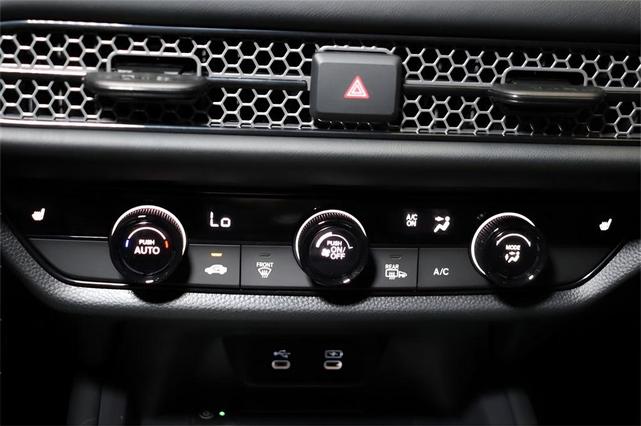 Photo of 2026 Platinum White Pearl Honda HR-V