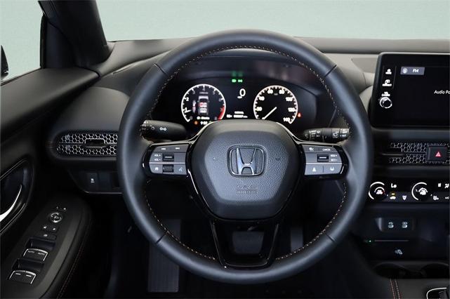 Photo of 2026 Platinum White Pearl Honda HR-V