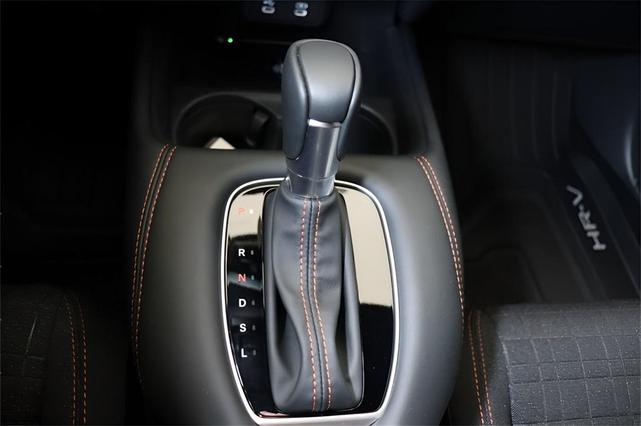 Photo of 2026 Platinum White Pearl Honda HR-V