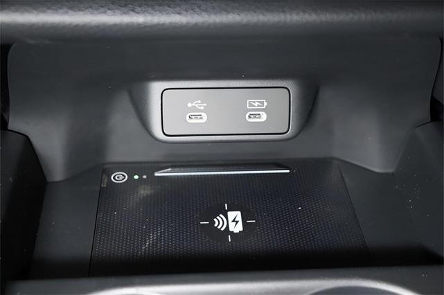 Photo of 2026 Platinum White Pearl Honda HR-V