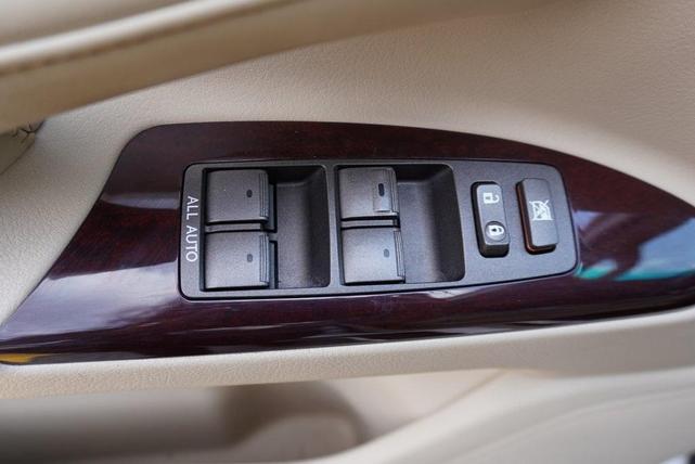 Photo of 2014 Starfire Pearl Lexus LX 570