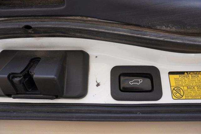 Photo of 2014 Starfire Pearl Lexus LX 570