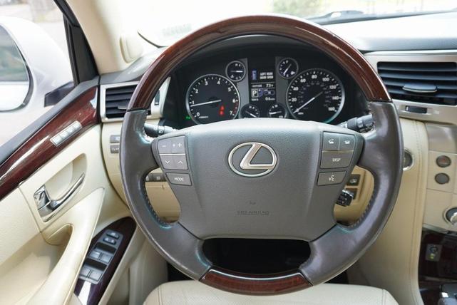 Photo of 2014 Starfire Pearl Lexus LX 570