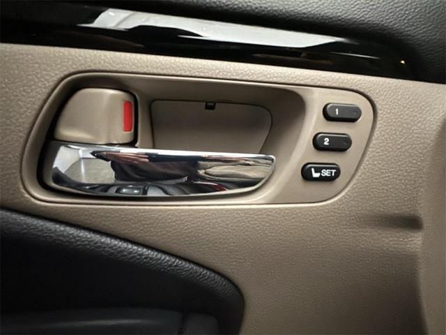 Photo of 2022 Deep Scarlet Pearl Honda Pilot