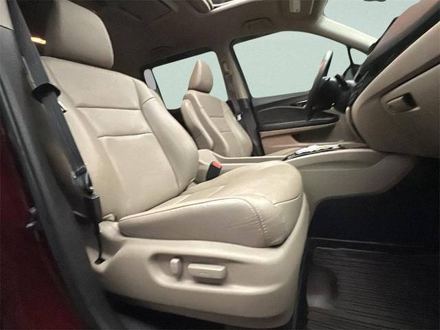 Photo of 2022 Deep Scarlet Pearl Honda Pilot