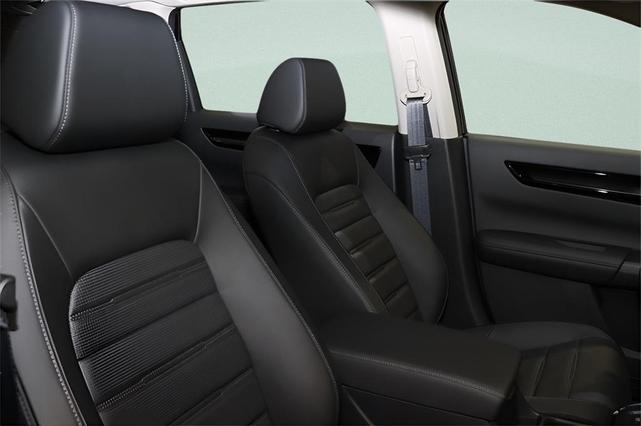Photo of 2026 Platinum White Pearl Honda CR-V