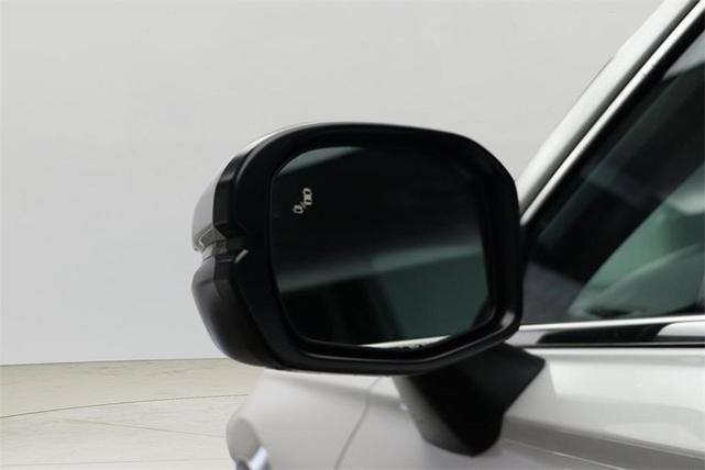 Photo of 2026 Platinum White Pearl Honda CR-V
