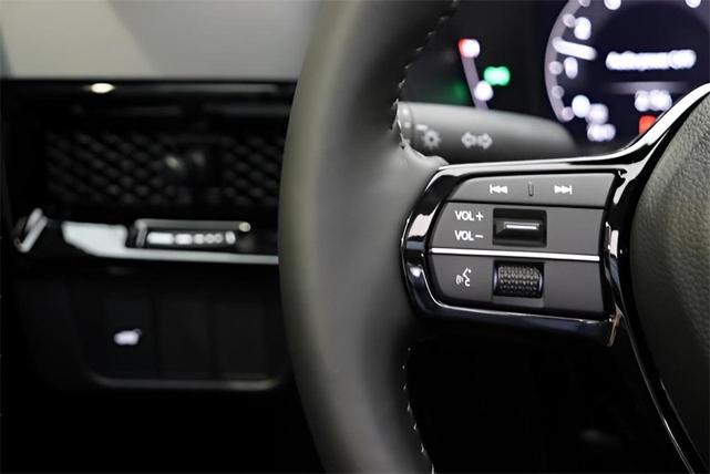 Photo of 2026 Platinum White Pearl Honda CR-V