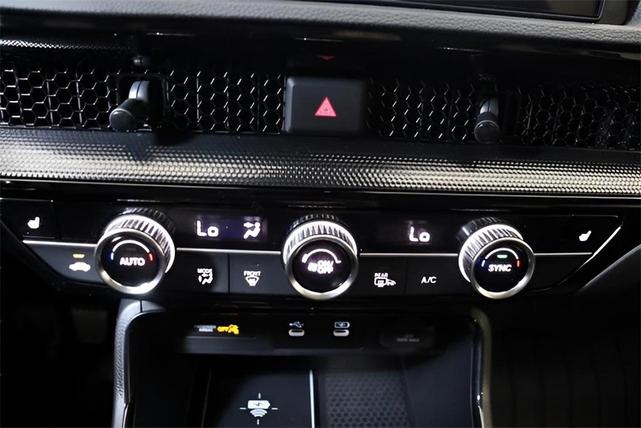 Photo of 2026 Platinum White Pearl Honda CR-V