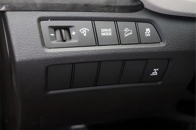 Photo of 2017 Marlin Blue Hyundai Santa Fe Sport