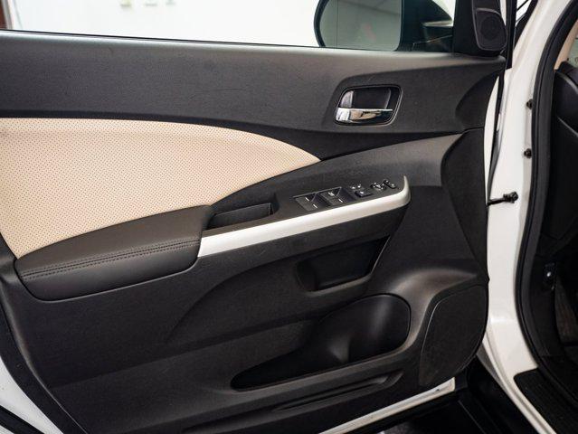 Photo of 2016 White Diamond Pearl Honda CR-V