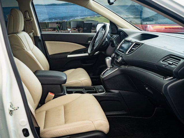 Photo of 2016 White Diamond Pearl Honda CR-V