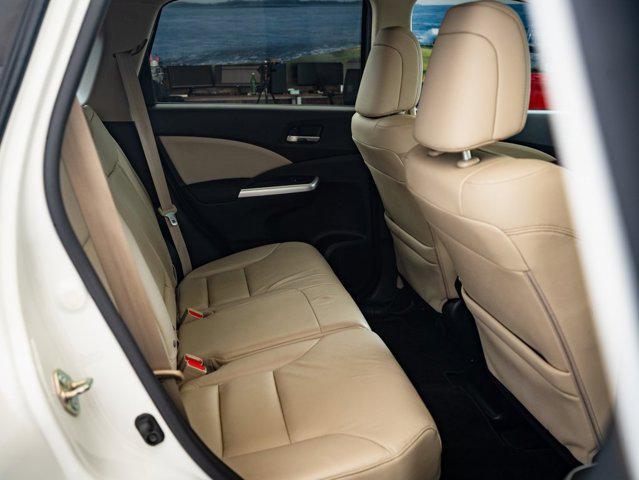 Photo of 2016 White Diamond Pearl Honda CR-V